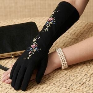 Vintage Gant Jonquet Suede Embroidered Gloves Size 6.5